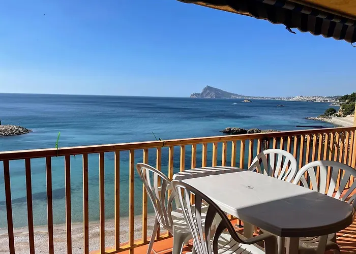 Sunrise Beachfront Apartment By The Marina