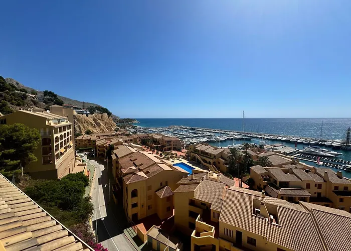 Sunrise Beachfront Apartment By The Marina