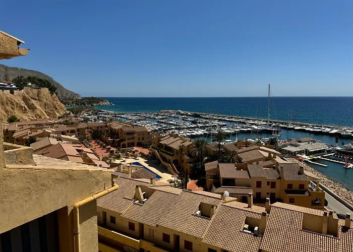Sunrise Beachfront Apartment By The Marina